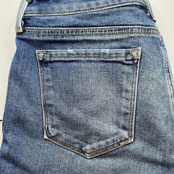 Level 99 3 1/2” Inseam Cuffed High Rise Shorts Size 29 - Picture 11 of 16